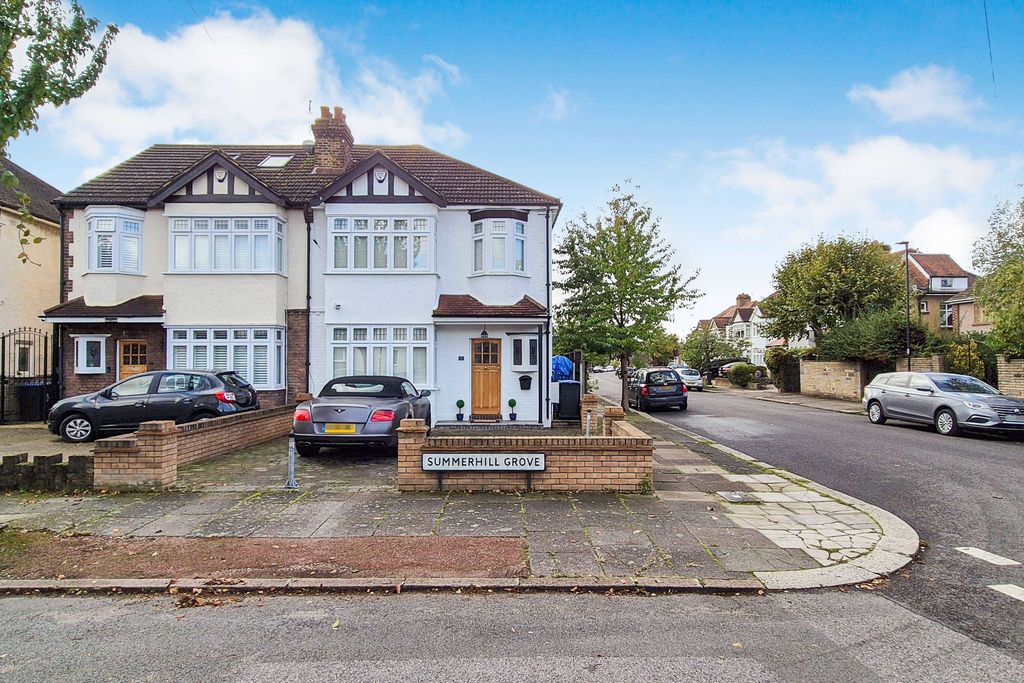Property photo 1 of 9 2 Summerhill Grove, Enfield, En1 2Hy