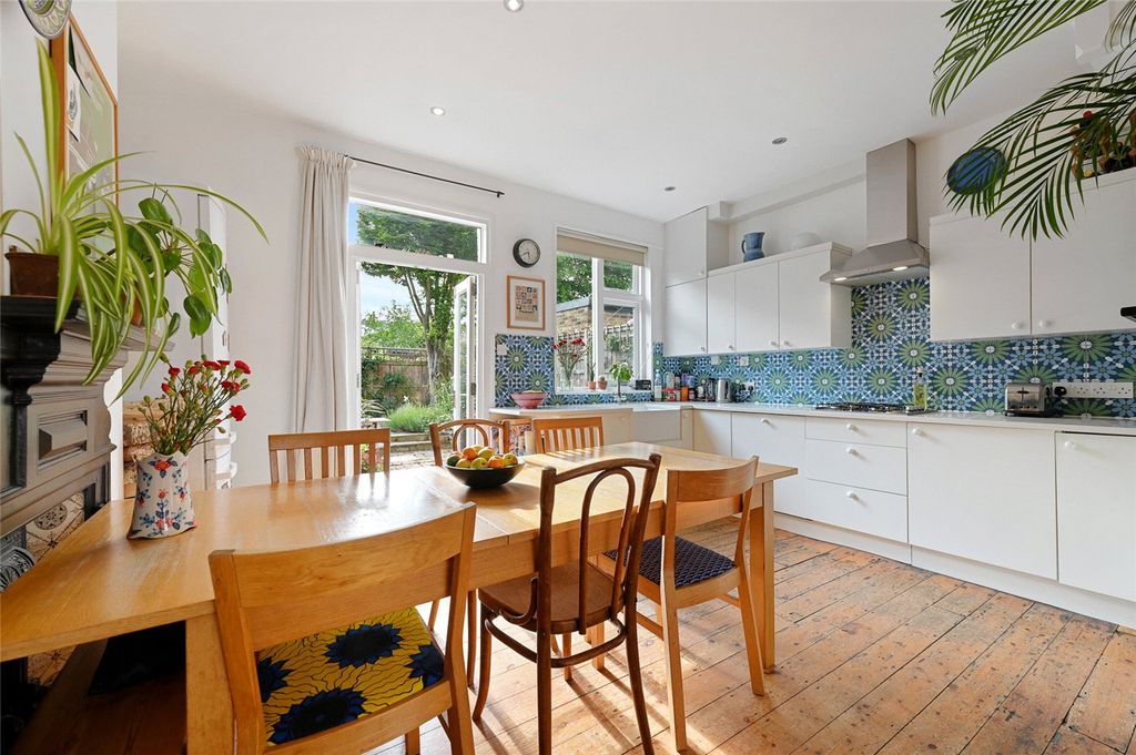 Property photo 3 of 14 Picture No. 05