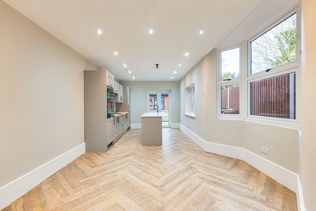 Property photo 1 of 39