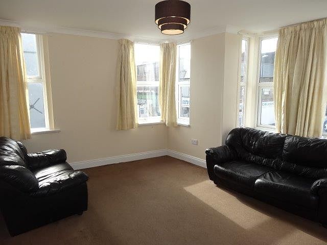 Property photo 2 of 6 Living Room Flat To Let In Bognor Regis