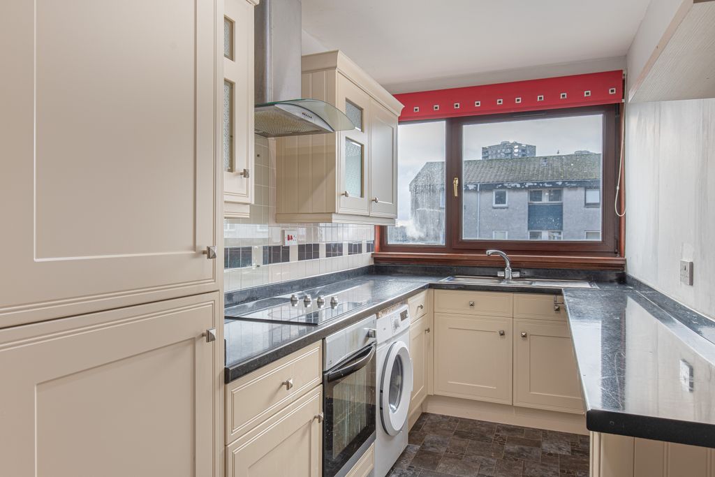 Property photo 2 of 9 Kitchen