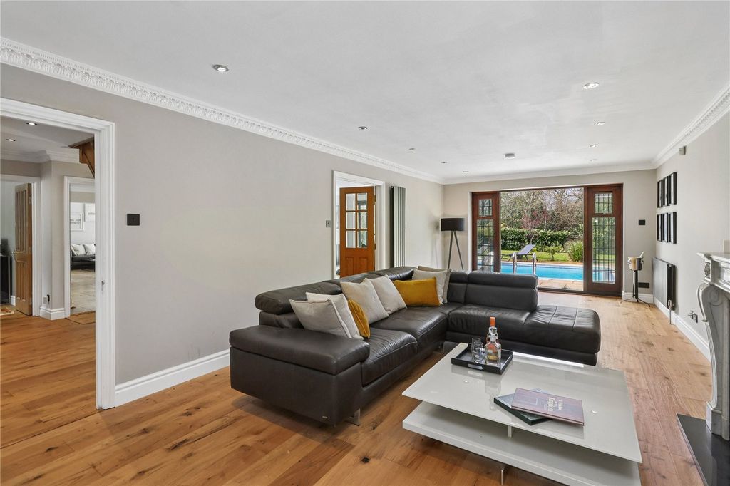 Property photo 2 of 27 Sitting Room