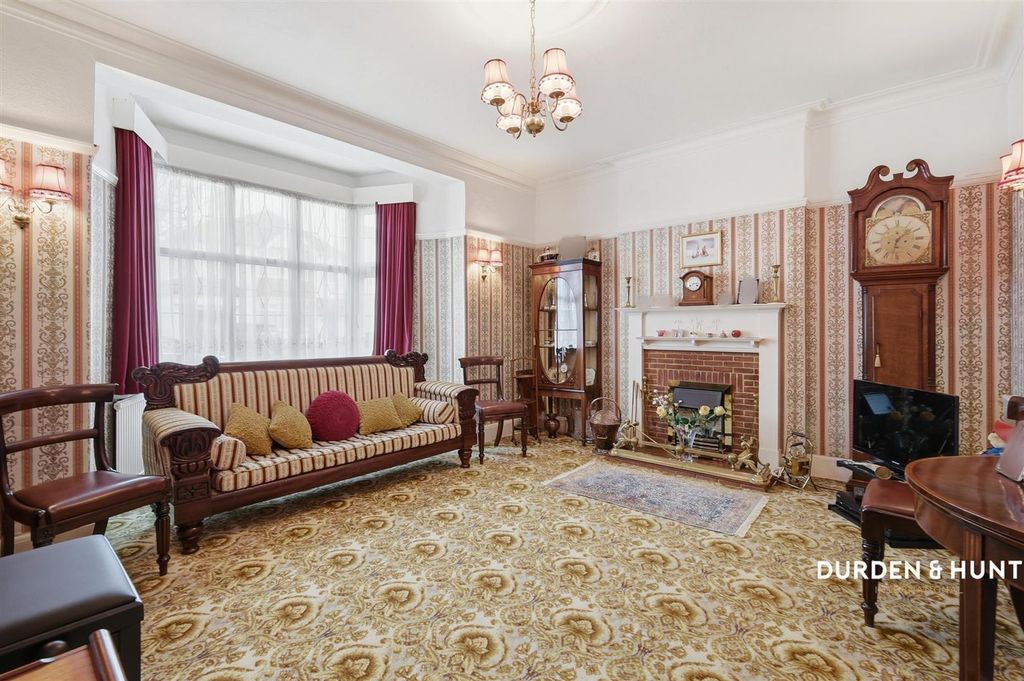 Property photo 2 of 23 Western Road