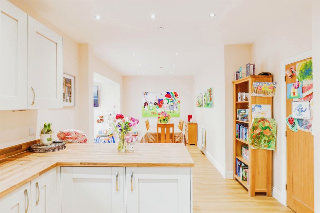 Property photo 3 of 33