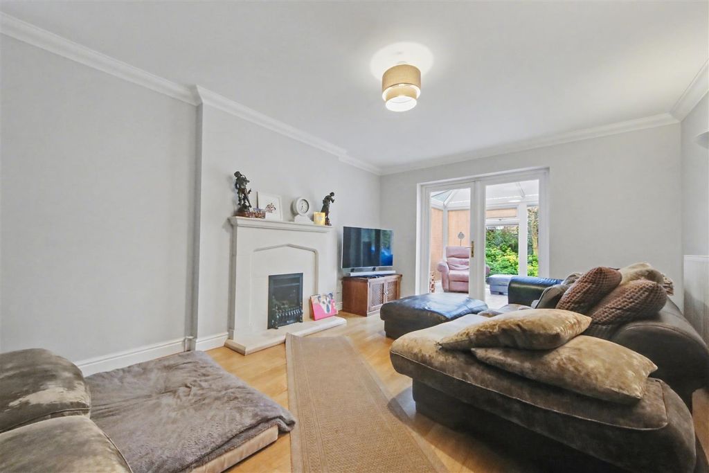 Property photo 3 of 11 Lounge.Jpg