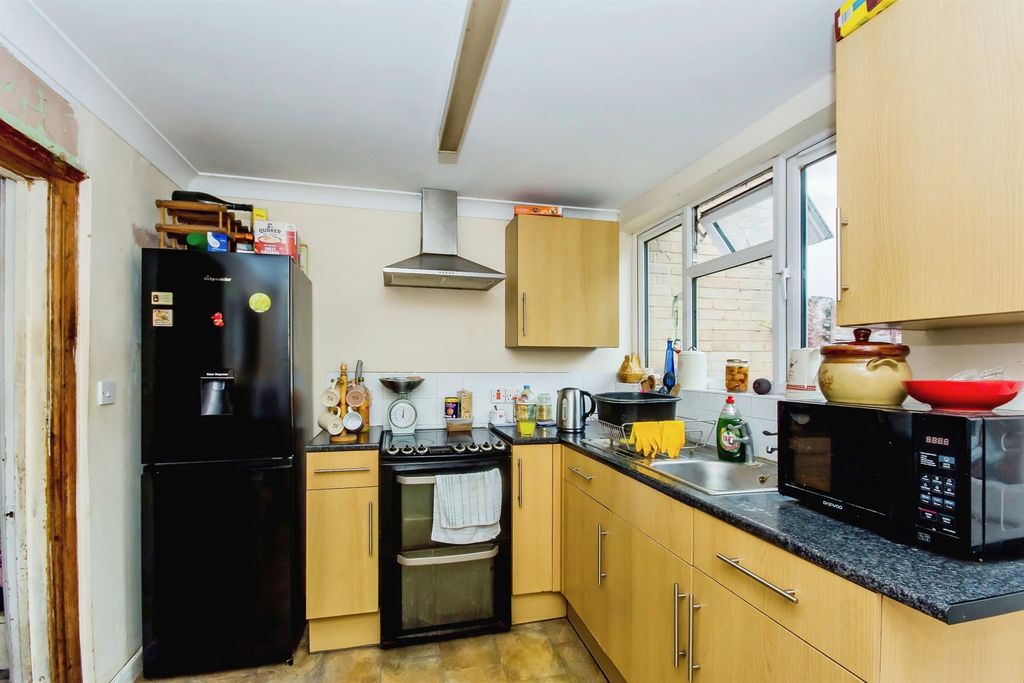 Property photo 2 of 17