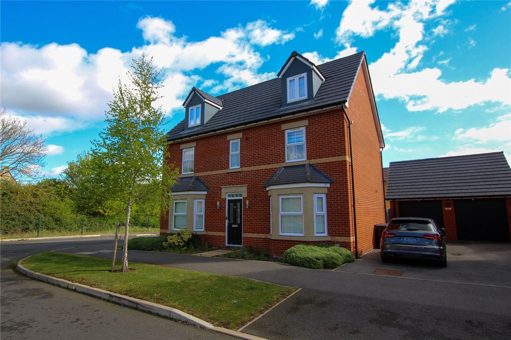 Property photo 1 of 27 Front Aspect.