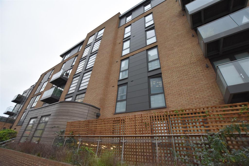 Property photo 2 of 8