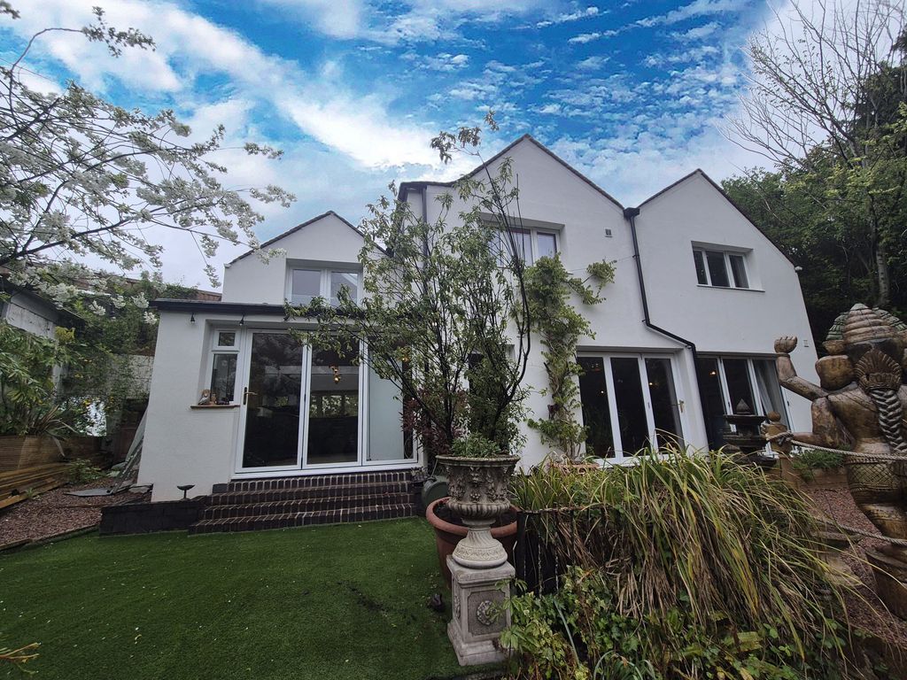 Property photo 1 of 27