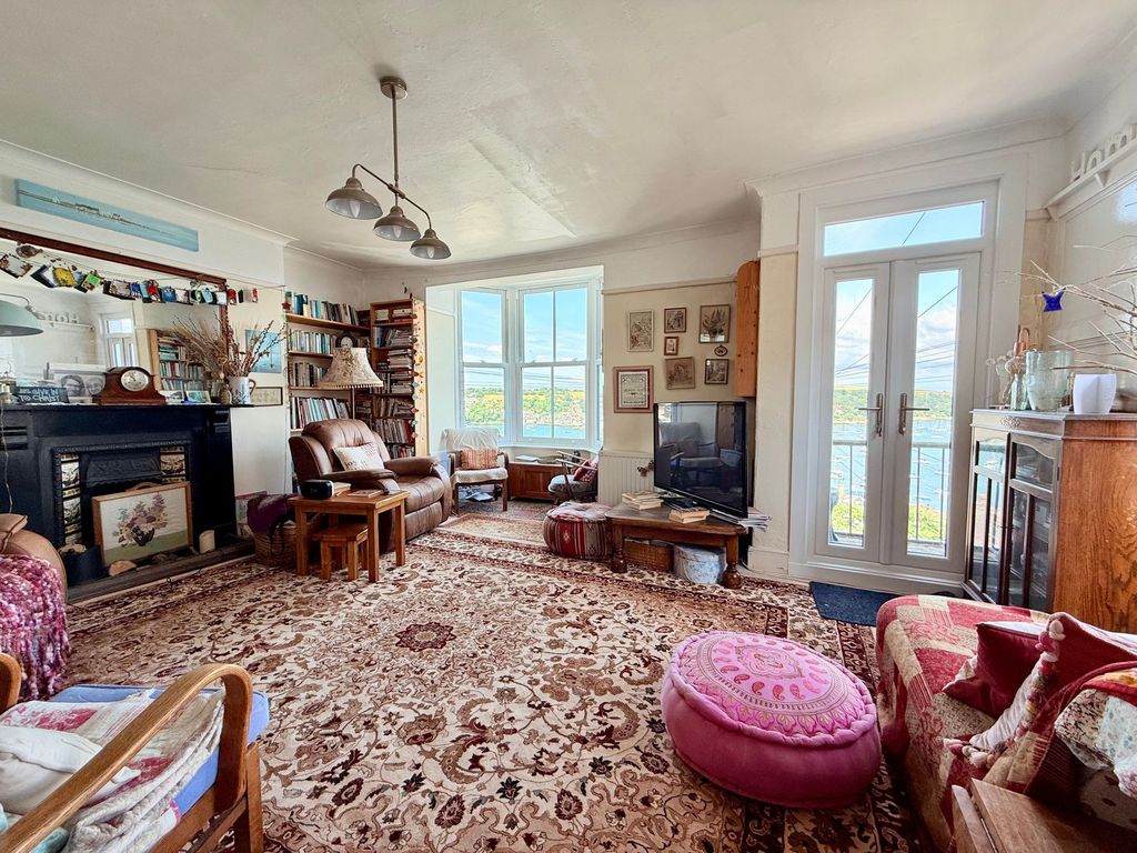 Property photo 2 of 25