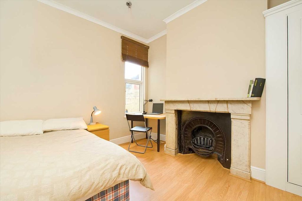 Property photo 3 of 7 Bedroom
