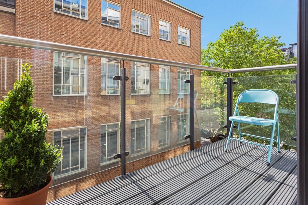 Property photo 2 of 18 16600_Kfh_Clerkenwel