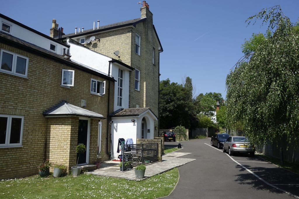 Property photo 1 of 8
