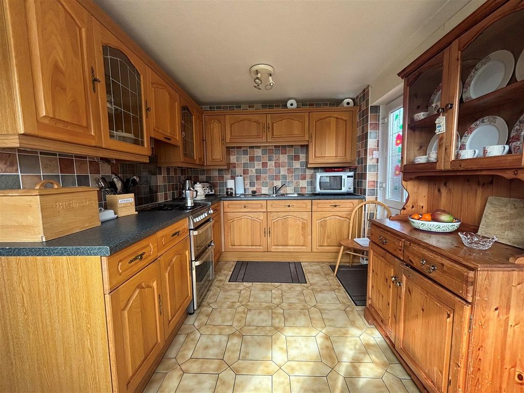 Additional image 5 of 3 bed semi-detached house to rentBryn Siriol, Caerphilly CF83
