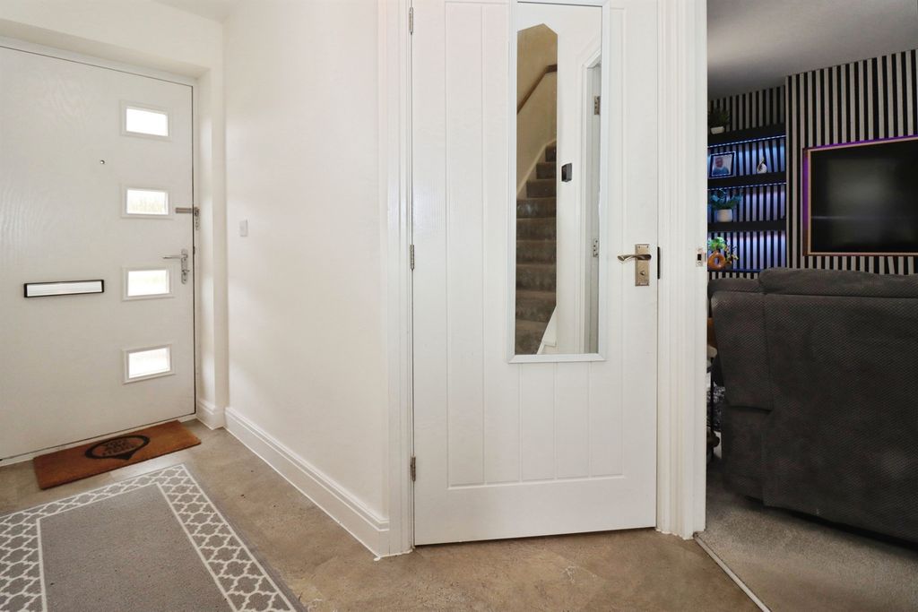 Property photo 2 of 24