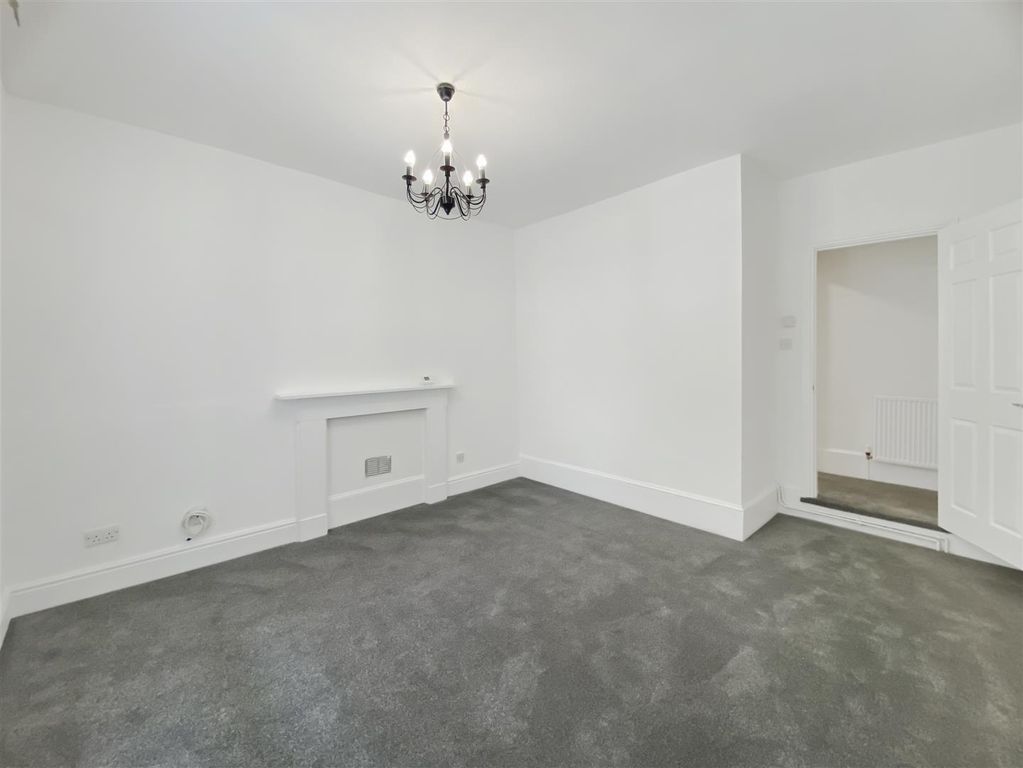 Property photo 3 of 9 5ee212F7E395E558Fba4288F920Fa9688214F863.Jpg
