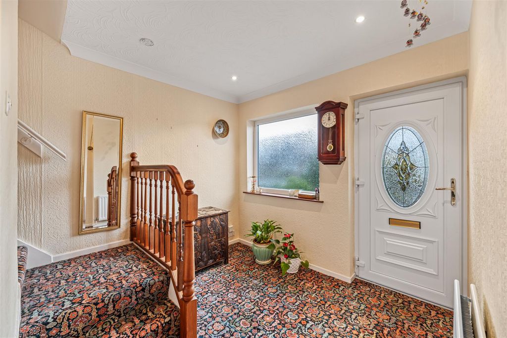 Property photo 2 of 15 Hallway