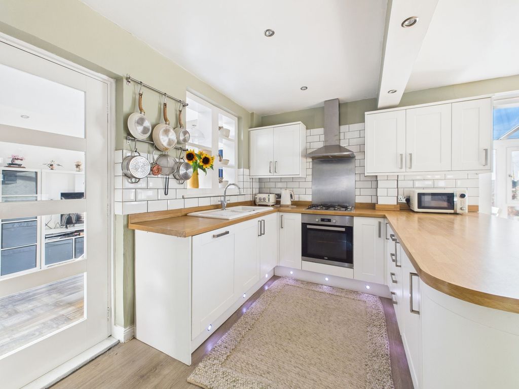 Property photo 3 of 21 Dining Kitchen