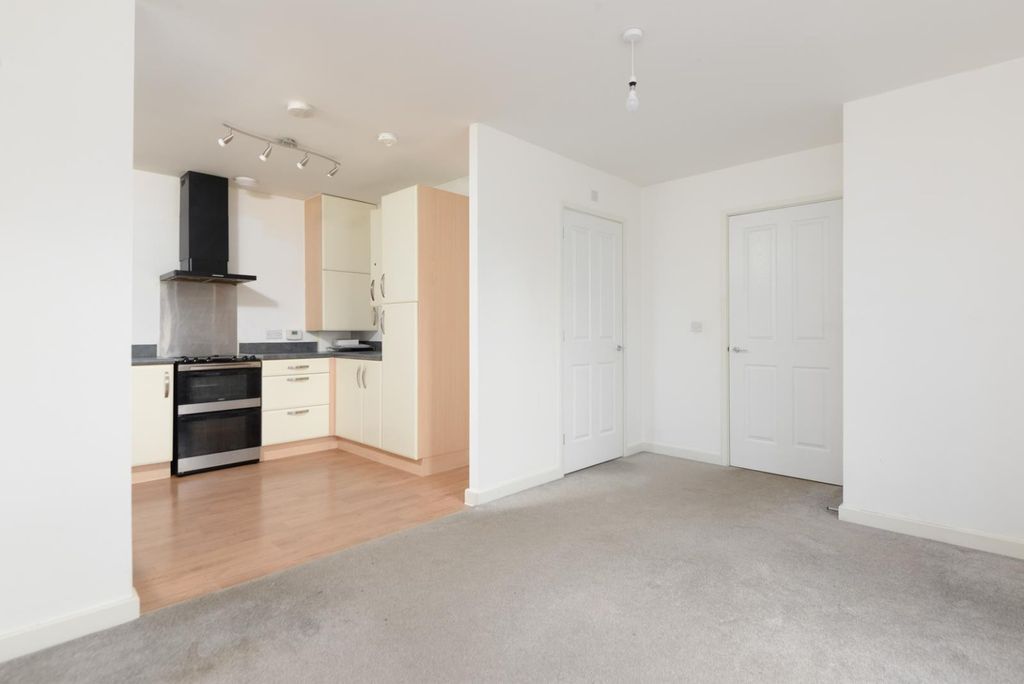 Property photo 3 of 12 4691903