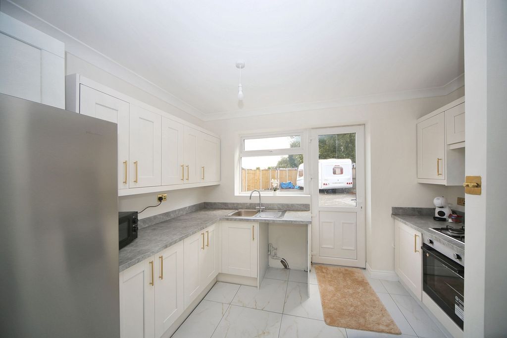 Property photo 3 of 25