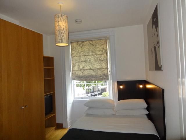 Property photo 1 of 5 Studio To Rent
