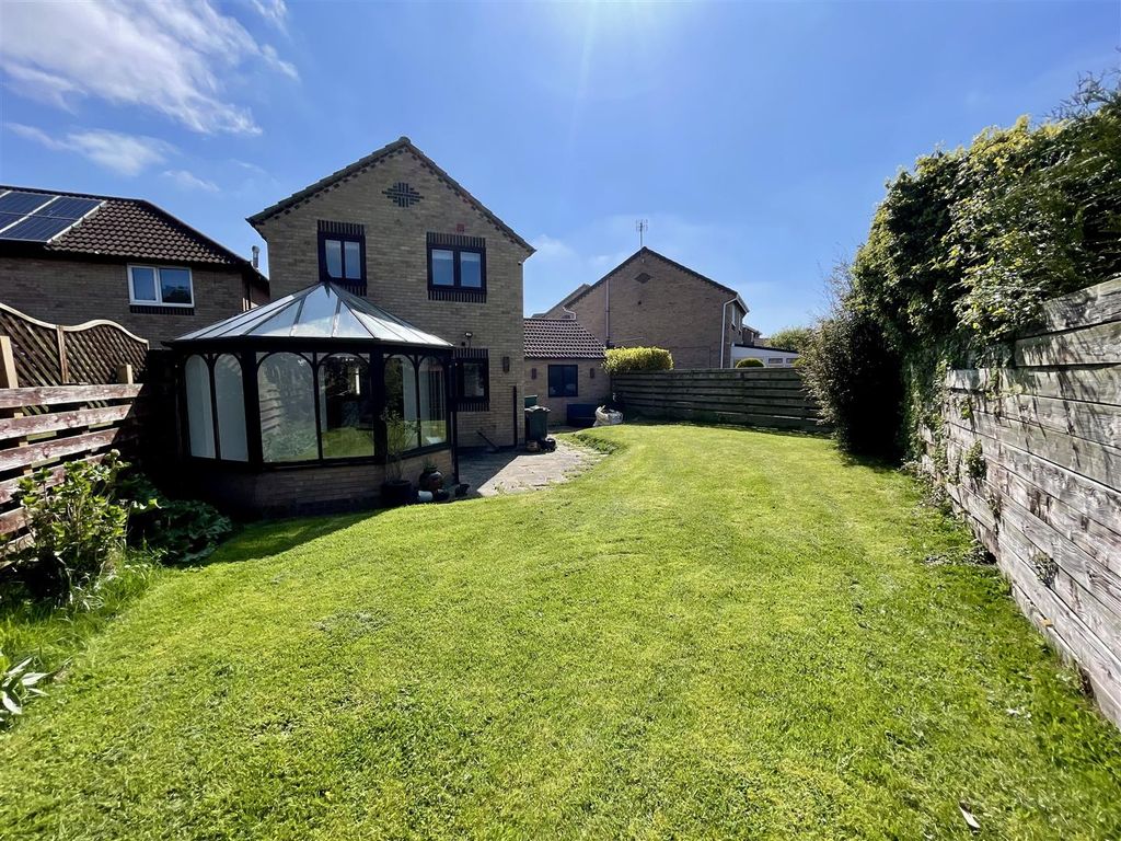 Property photo 2 of 18 Externally