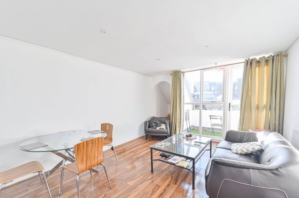 Property photo 2 of 10