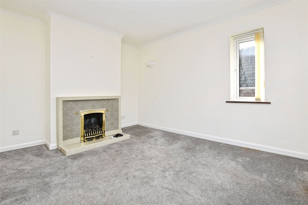 Property photo 3 of 14 Living Room