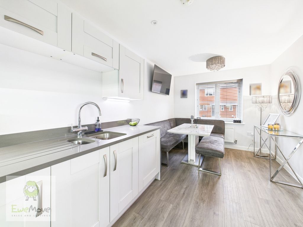 Property photo 3 of 18 Kitchen Dining Room