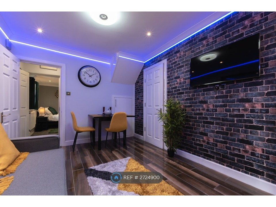 Property photo 2 of 28