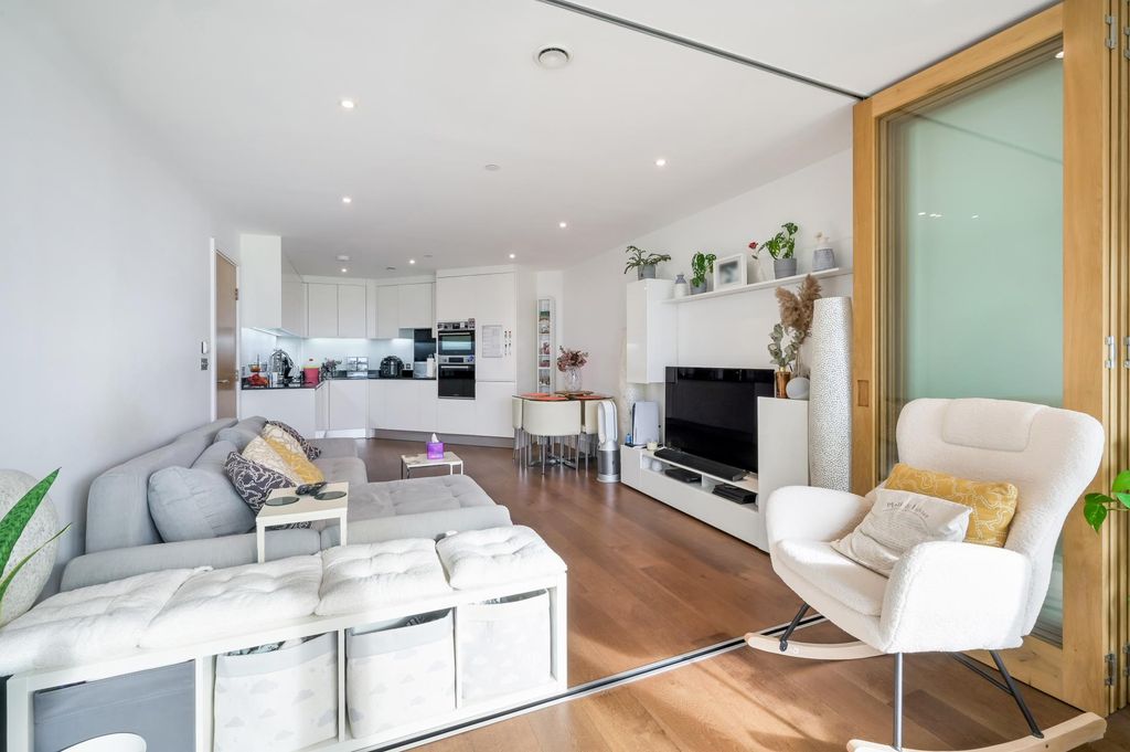 Property photo 2 of 8