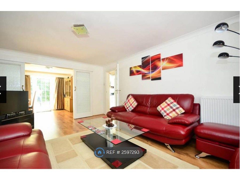 Property photo 2 of 9 Lounge (Furniture Not Included)