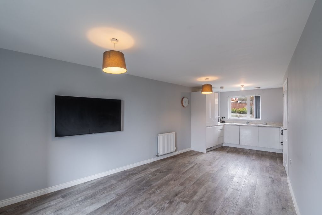 Property photo 2 of 10 4970684