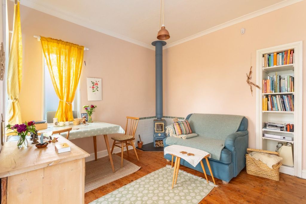 Property photo 3 of 16 Hailsham Avenue-2.Jpg