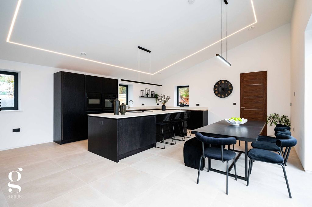 Property photo 3 of 51