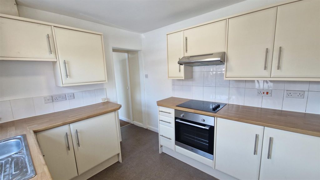 Property photo 3 of 13 Kitchen