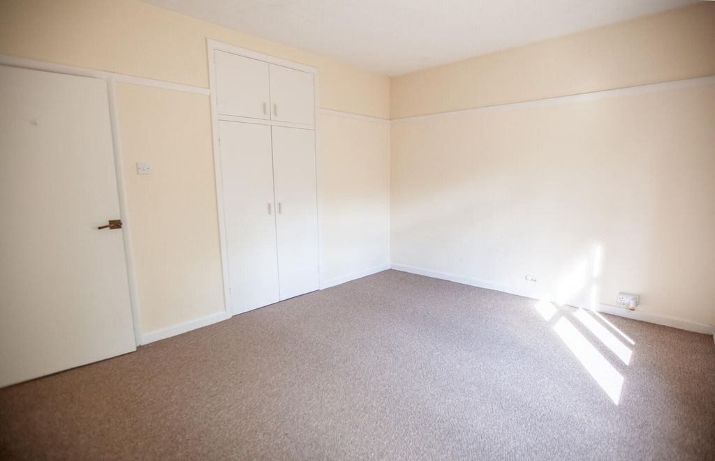 Property photo 3 of 10 Bedroom