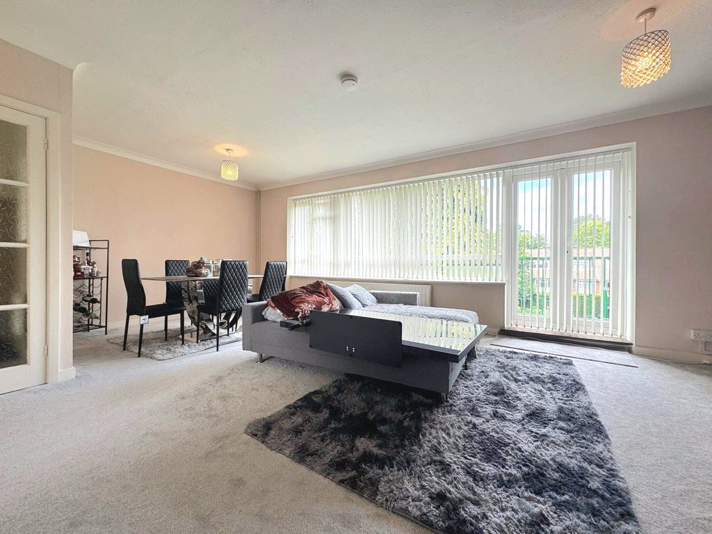 Property photo 3 of 11 9