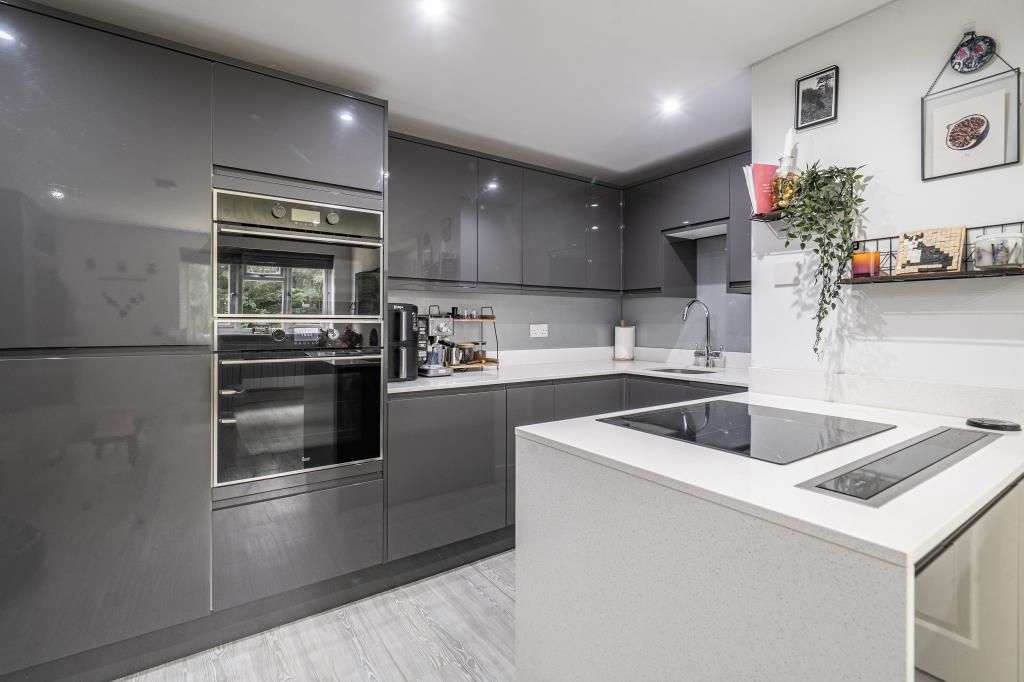 Property photo 3 of 19 Kitchen