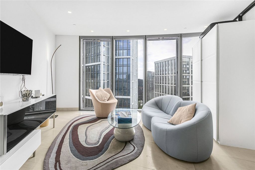 Property photo 1 of 9 Kitchen/Living Room