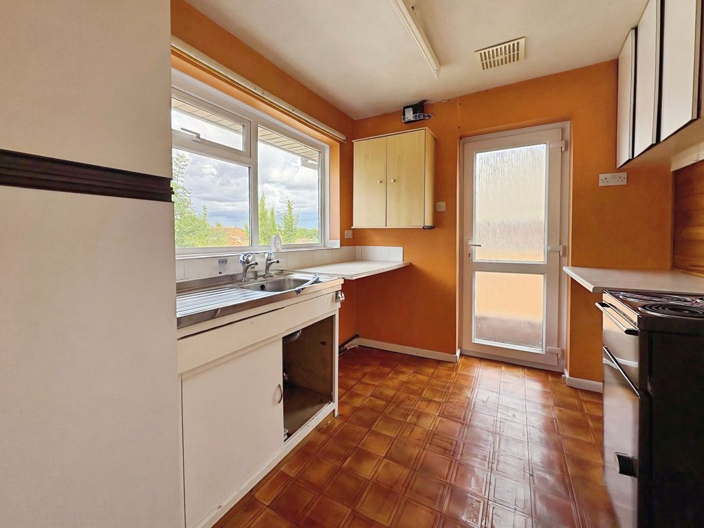 Property photo 3 of 17 2E456c56-15