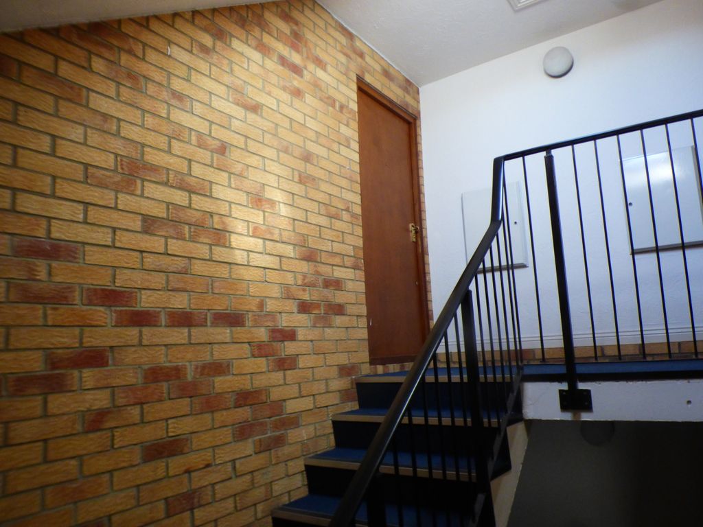 Property photo 2 of 22 Communal Landing