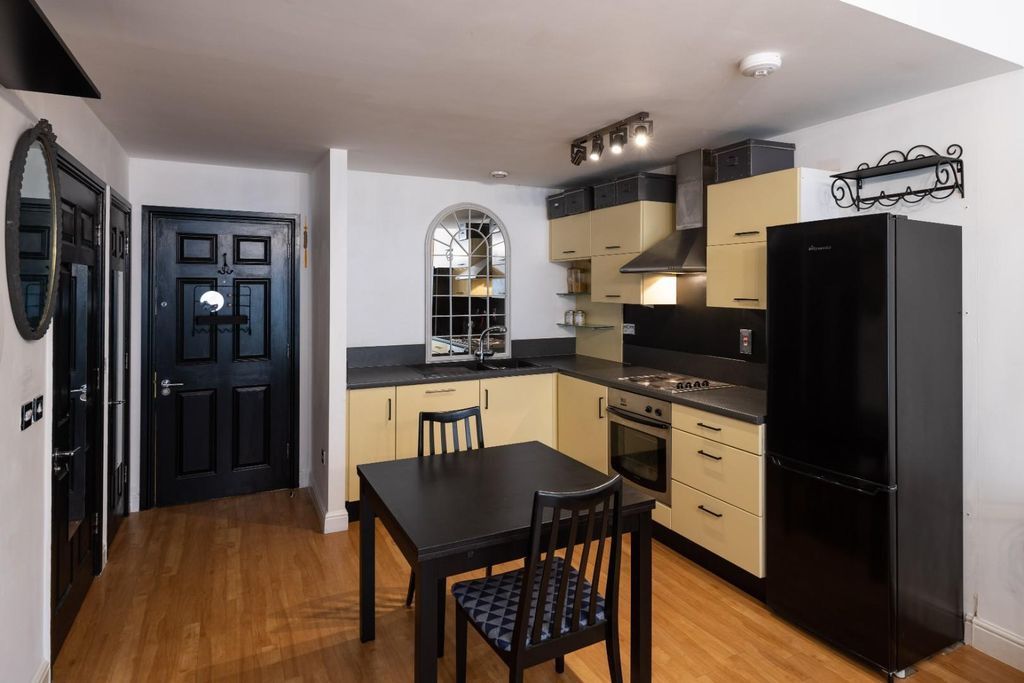 Property photo 2 of 12 Kitchen