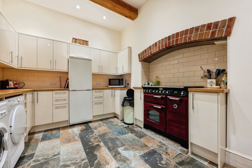 Property photo 2 of 17 Photo