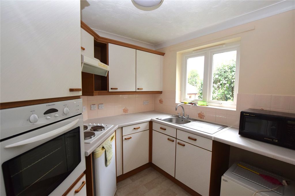 Property photo 2 of 6 Kitchen