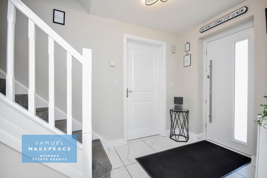 Property photo 3 of 32 Gallery