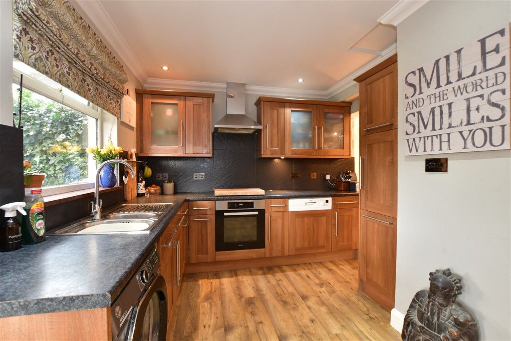 Property photo 3 of 17 Kitchen/Breakfast Area