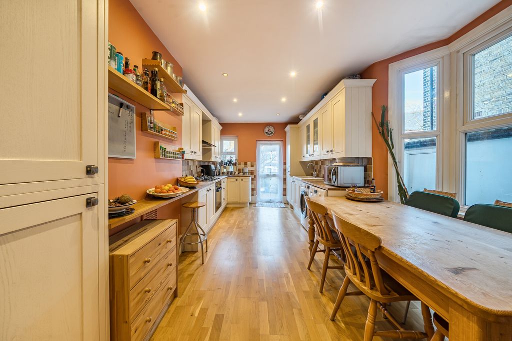 Property photo 2 of 21 Kitchen