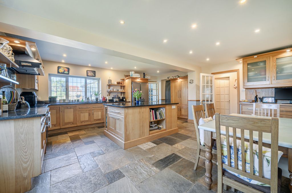 Property photo 3 of 35 13999701869Baa5F860E39