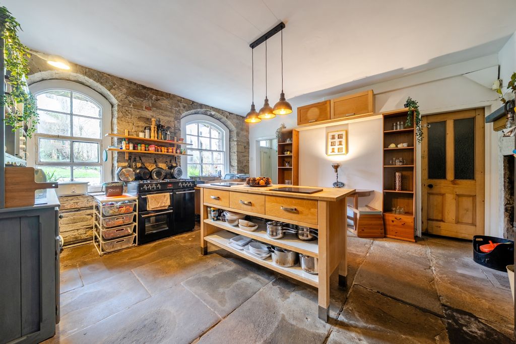 Property photo 3 of 21 Kitchen